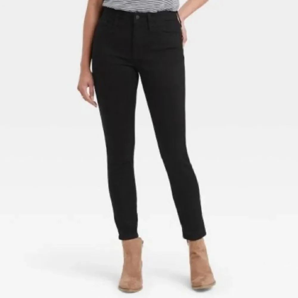 Universal Thread Women's High Rise Skinny Black Jeans.
